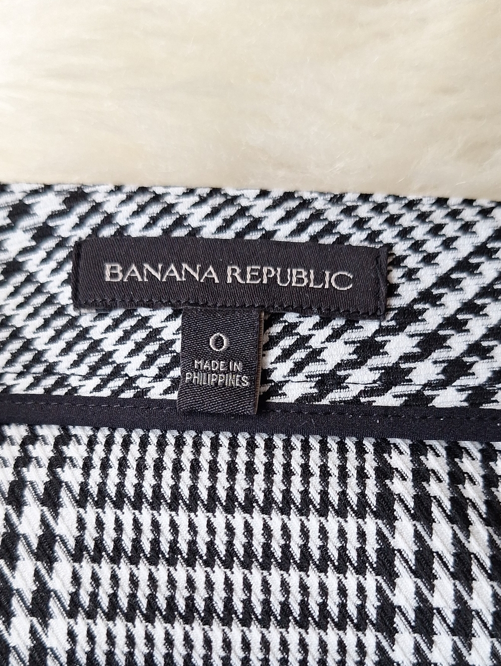 Banana Republic Houndstooth Black & White Pencil Skirt - Picture 4 of 6